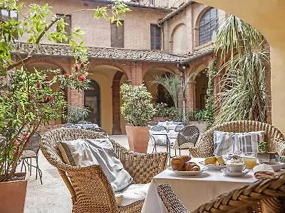 洋红寺院酒店 锡耶纳