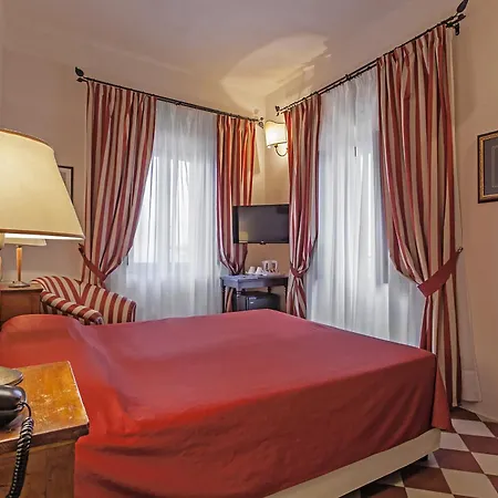 Il Chiostro Del Carmine Siena