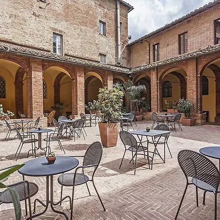 Il Chiostro Del Carmine