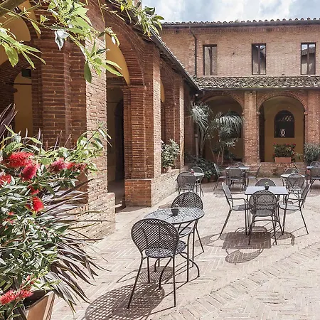 Il Chiostro Del Carmine Sienne