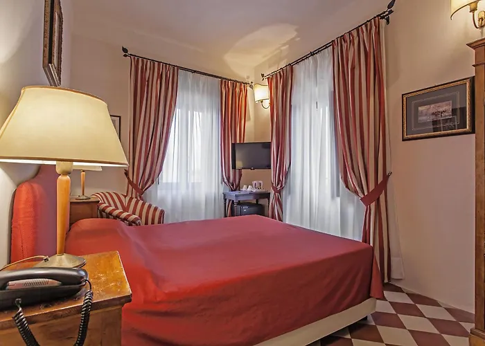 Il Chiostro Del Carmine Siena