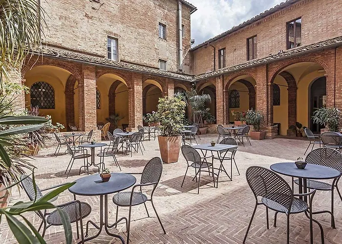 Il Chiostro Del Carmine