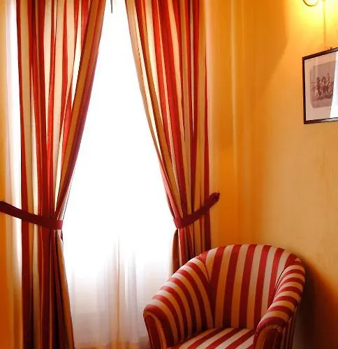 洋红寺院酒店 4* 锡耶纳