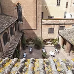 Il Chiostro Del Carmine Siena