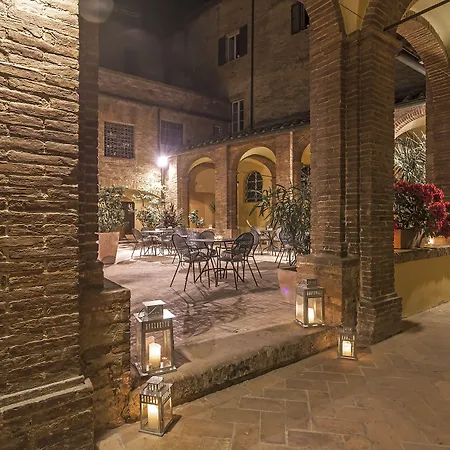 Hotel Il Chiostro Del Carmine 4*