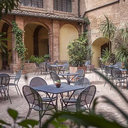 Il Chiostro Del Carmine Siena