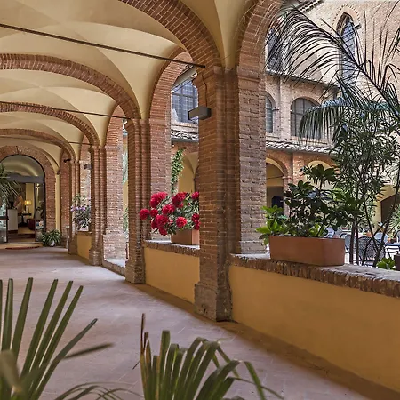 Il Chiostro Del Carmine Siena