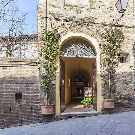 Il Chiostro Del Carmine